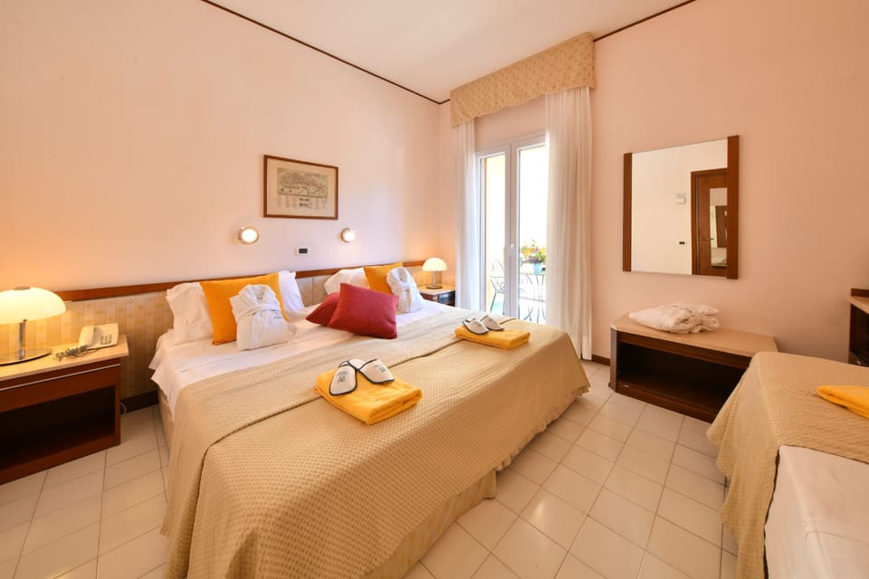Triple Room | Cribs/infant beds, free WiFi, bed sheets