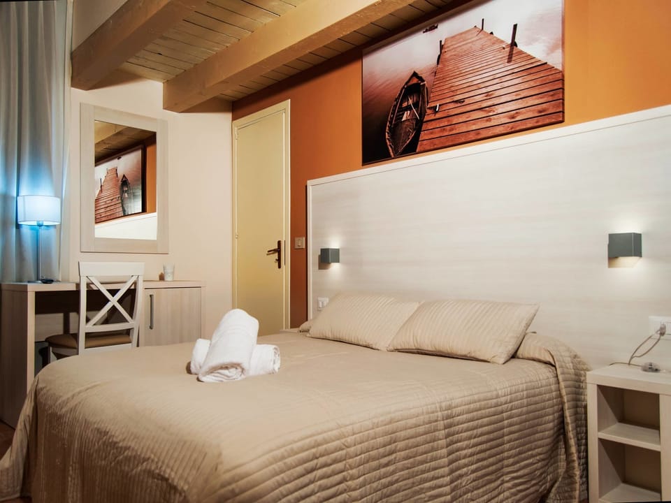 Minibar, in-room safe, desk, free WiFi