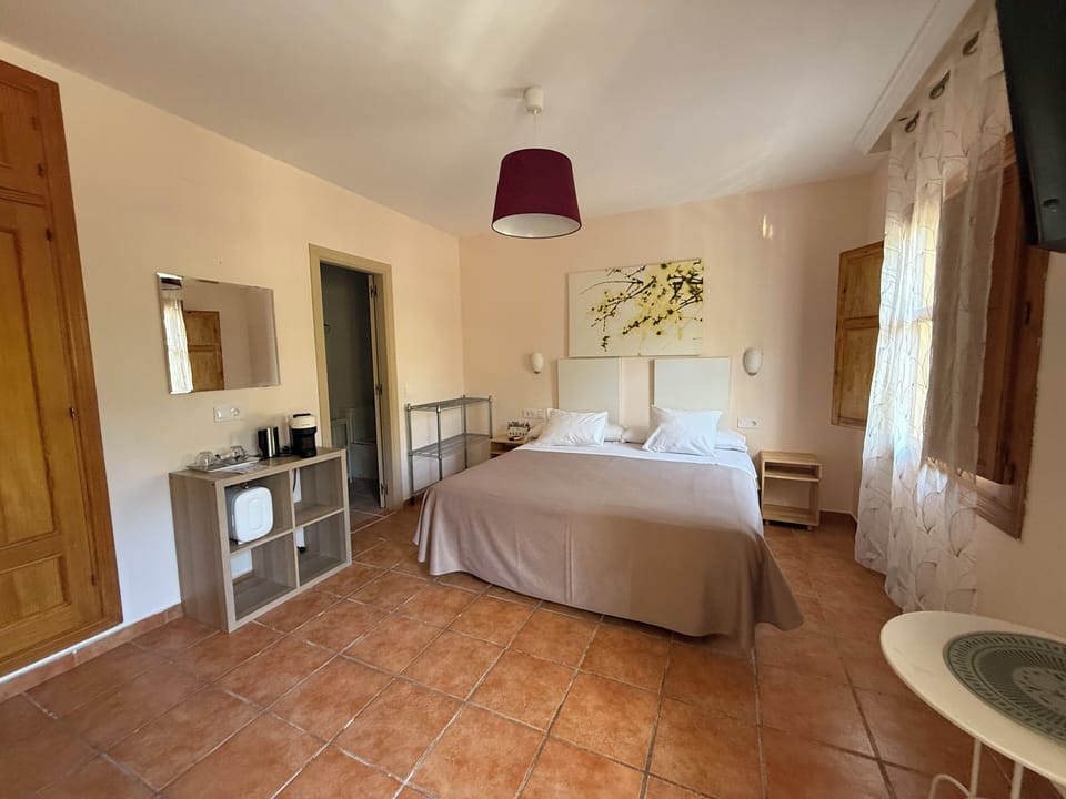 Family Double Room | 1 bedroom, blackout drapes, WiFi (free), bed sheets