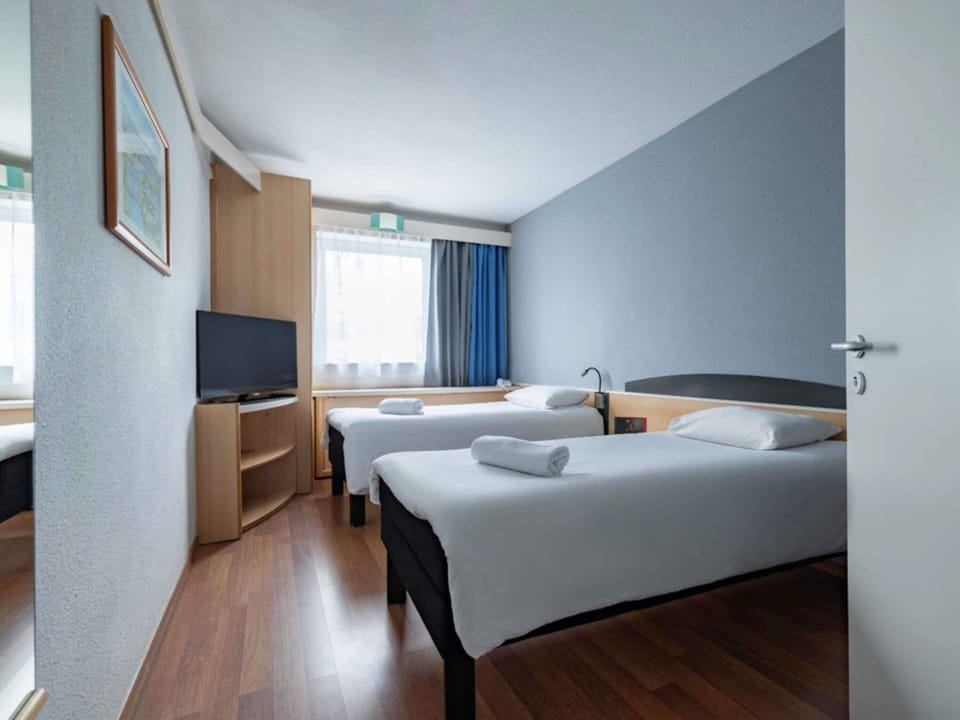 Standard Twin Room, 2 Twin Beds | Premium bedding, blackout drapes, soundproofing, free cribs/infant beds