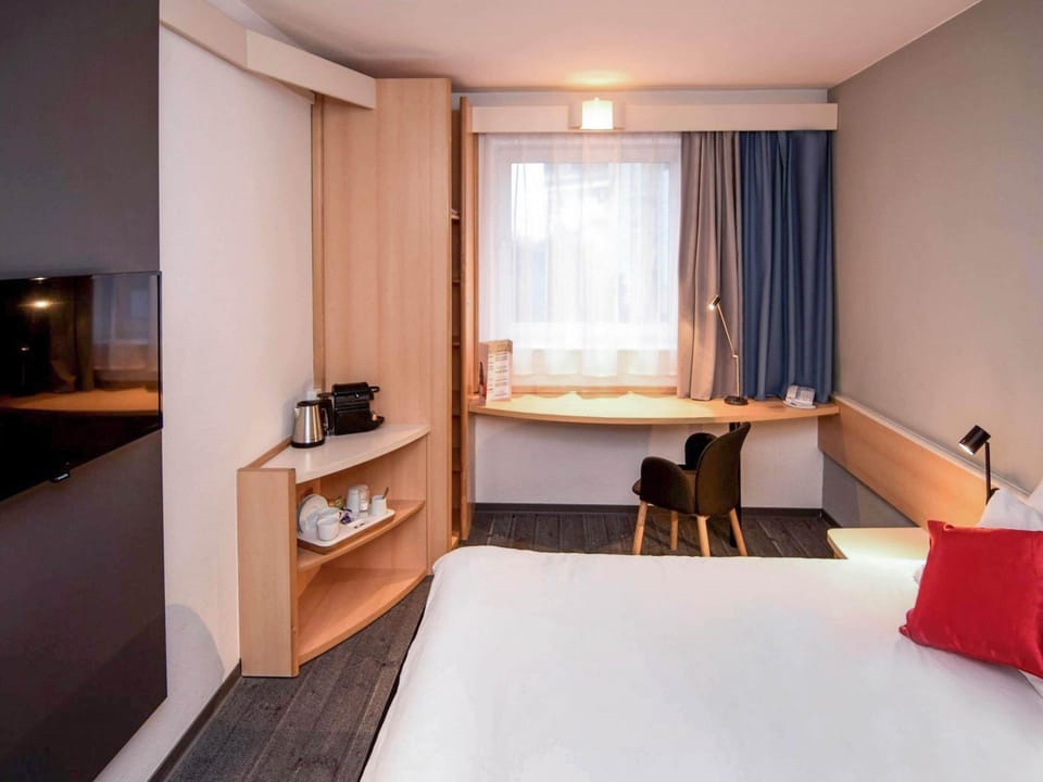Superior Room, 1 Double Bed | Premium bedding, blackout drapes, soundproofing, free cribs/infant beds
