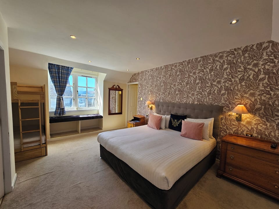 Individually decorated, individually furnished, desk, soundproofing