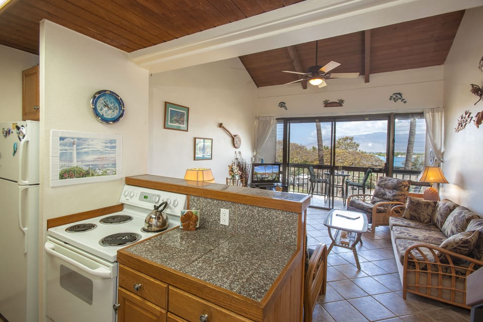 Suite, 1 Bedroom, Garden View | Private kitchen | Fridge, microwave, oven, stovetop
