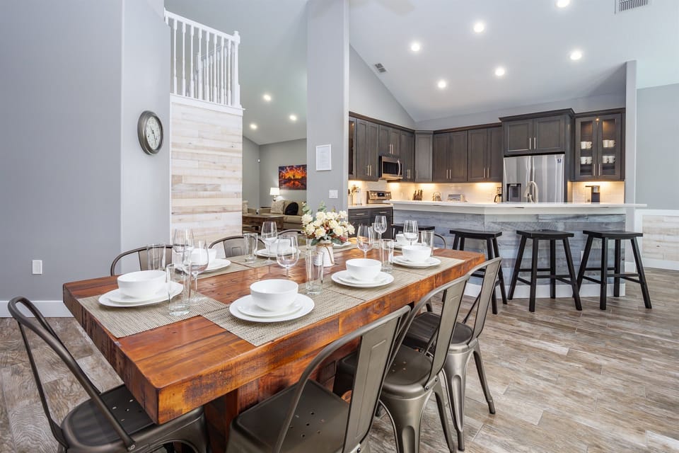 Large Kitchen and Dining Room Options