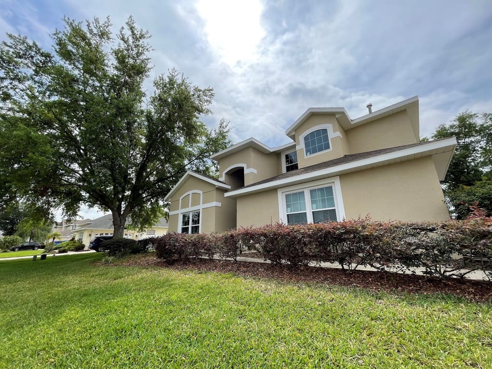 Renovated 6 Bedroom 4 Bathroom