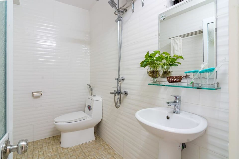 Superior Double Room | Bathroom shower