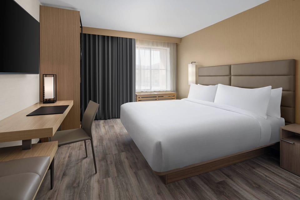 Premium bedding, in-room safe, desk, blackout drapes
