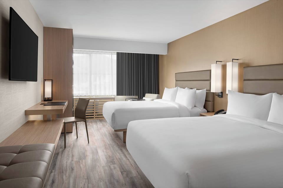 Premium bedding, in-room safe, desk, blackout drapes