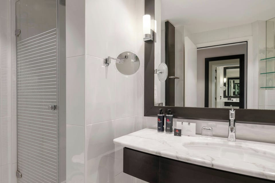 Separate tub and shower, free toiletries, hair dryer, towels