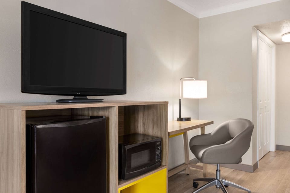 Deluxe Room, 2 Double Beds, Non Smoking | In-room safe, blackout drapes, iron/ironing board