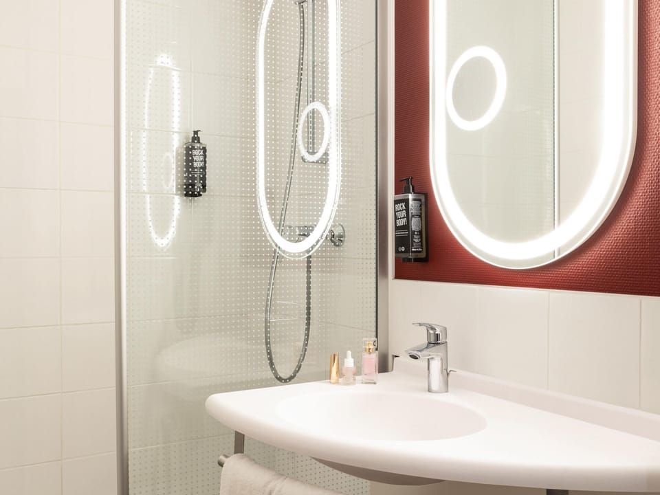 Standard Room, 1 Double Bed | Desk, soundproofing, free WiFi, bed sheets