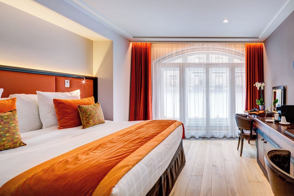 Ladies First | Minibar, in-room safe, individually decorated, desk