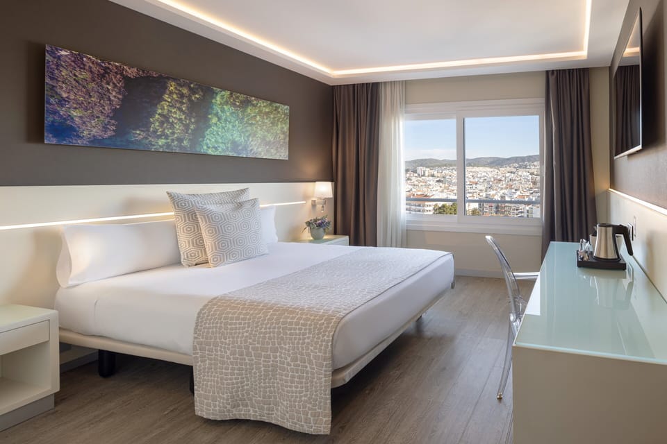 Hypo-allergenic bedding, down comforters, minibar, in-room safe