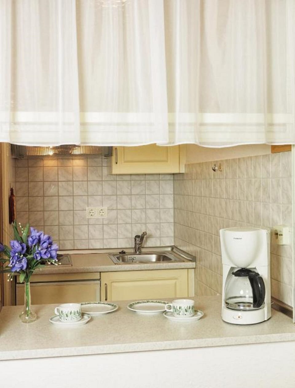 Apartment | Private kitchenette | Stovetop, electric kettle, toaster, coffee grinder