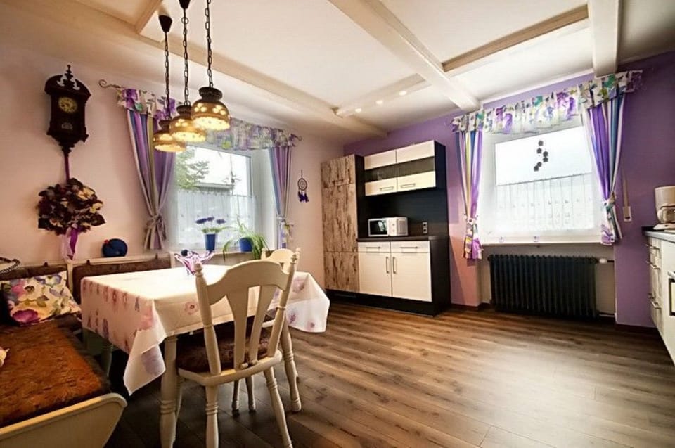House | In-room dining