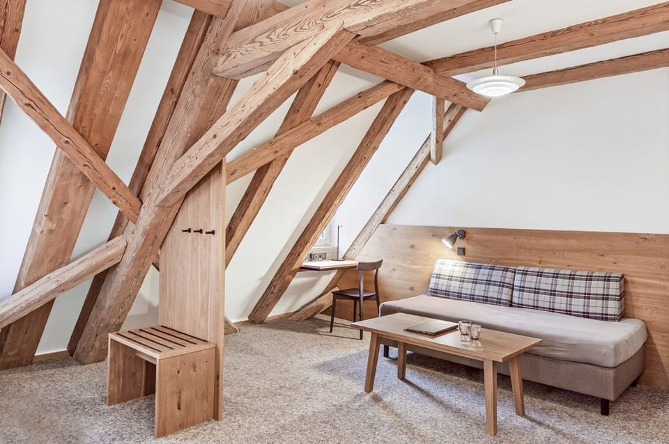 Room | In-room safe, desk, bed sheets