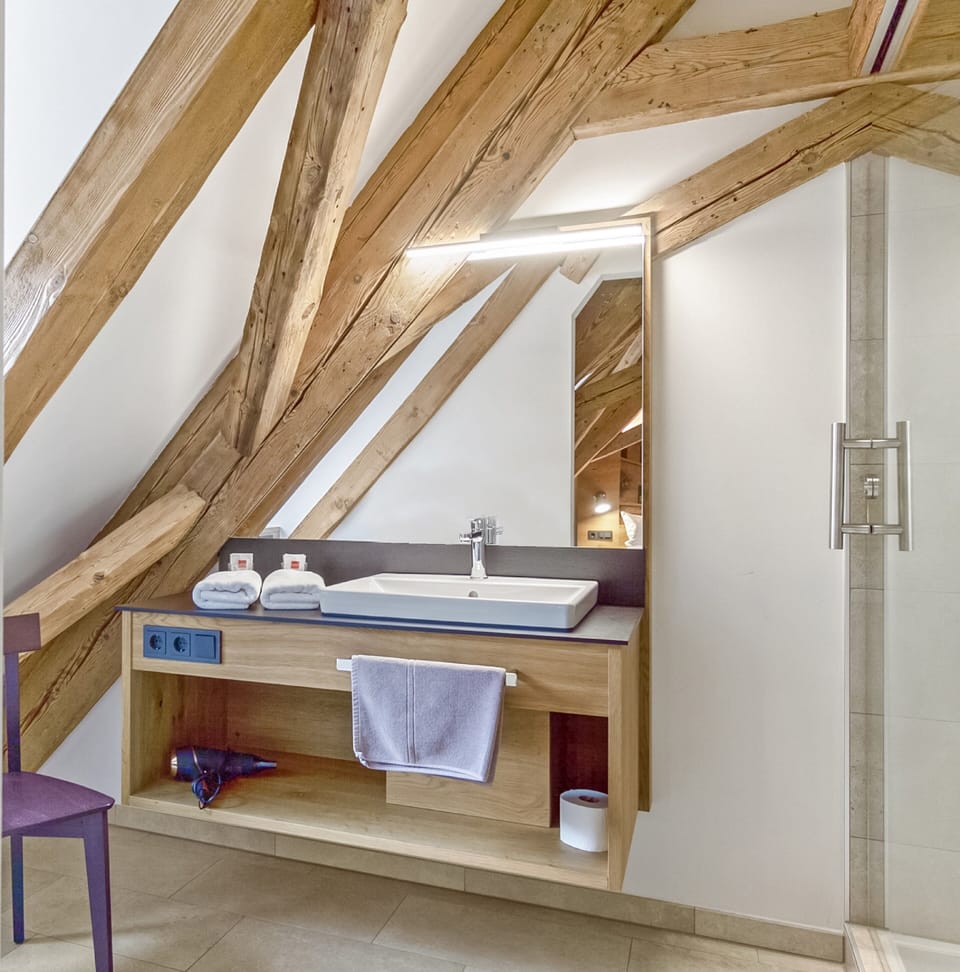 Room | Bathroom | Shower, towels