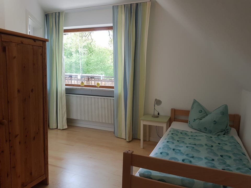 Apartment, 3 Bedrooms | 3 bedrooms, WiFi (free), bed sheets