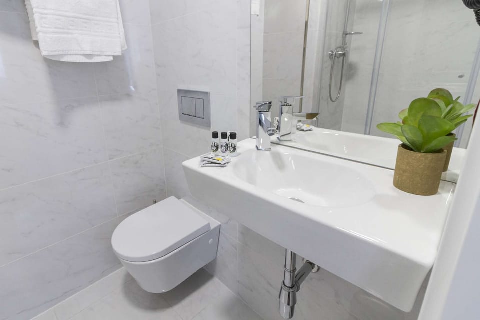 Private Ensuite Bathroom