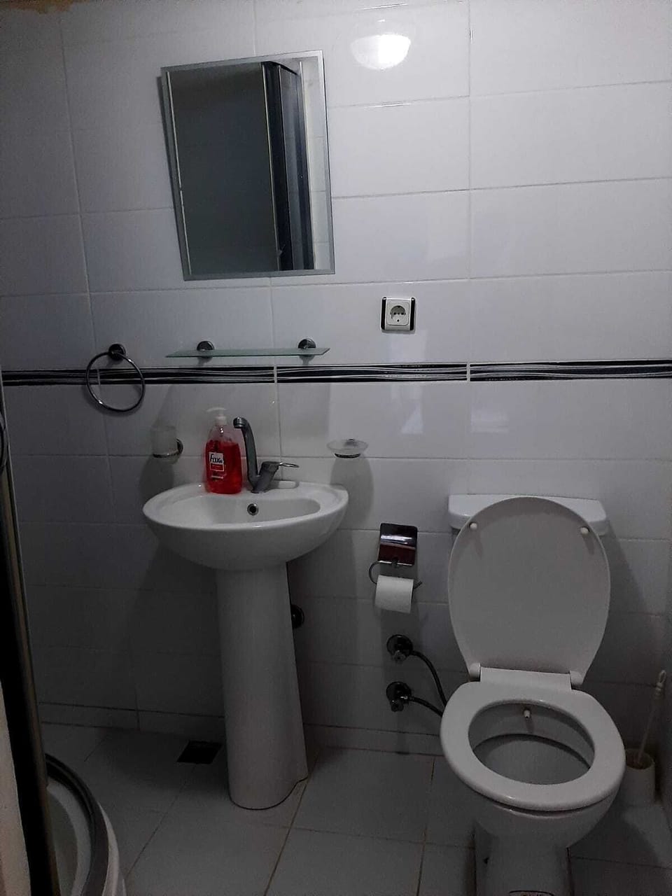 Shower, hydromassage showerhead, towels, soap