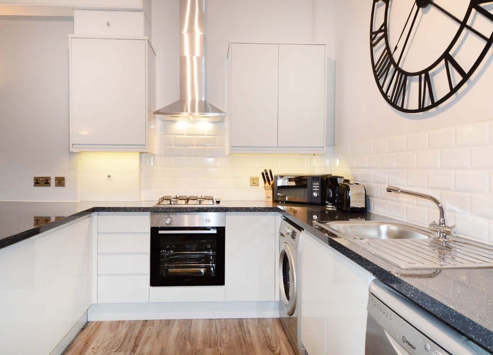Leamington Spa Serviced Apartment Stratford Suite Kitchen Two
