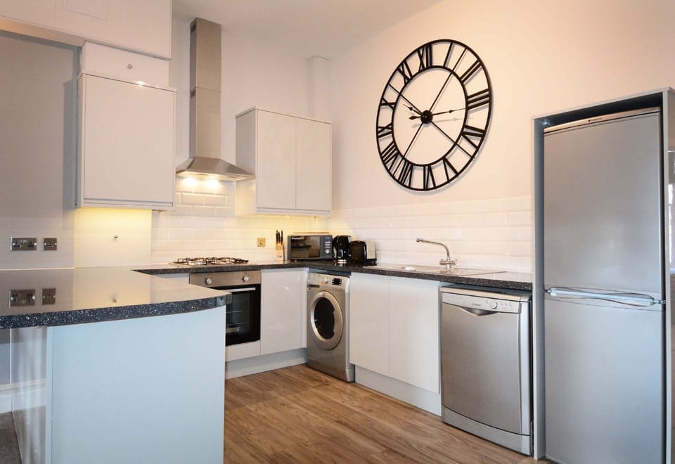 Leamington Spa Serviced Apartment Stratford Suite Kitchen
