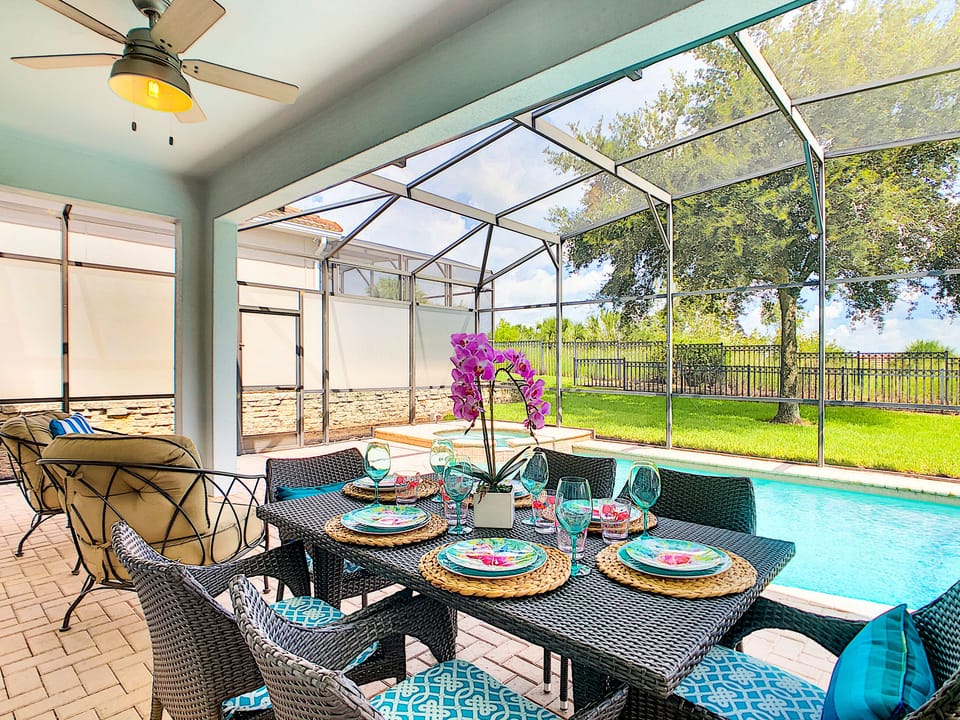 Covered Lanai - Dining Table And Television