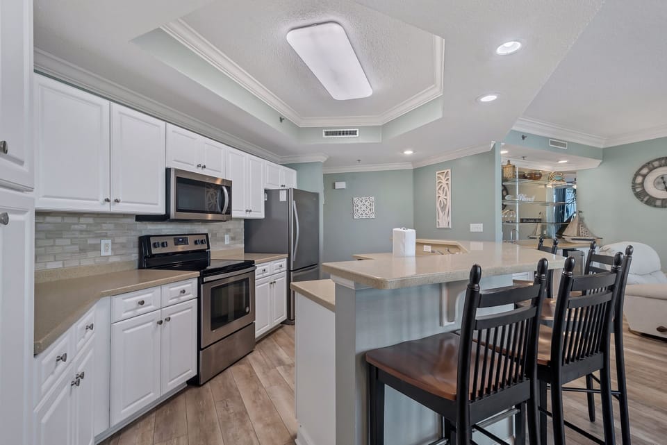 he perfect spot for morning coffee or evening cocktails, this kitchen and breakfast bar is ready for you to enjoy.