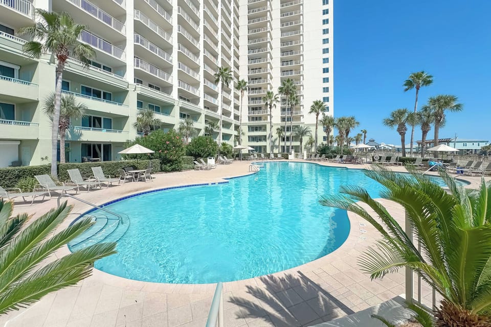 Take a dip in our refreshing pool or stroll down to the beach.  Your perfect vacation is waiting.