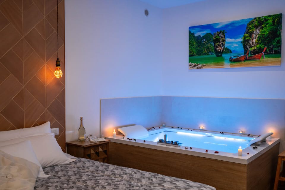 Royal Suite, Hot Tub | Minibar, desk, soundproofing, free WiFi