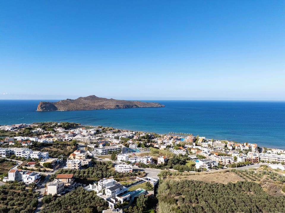 Amazing location, walking distance to everything! Next to Agia Marina beach!