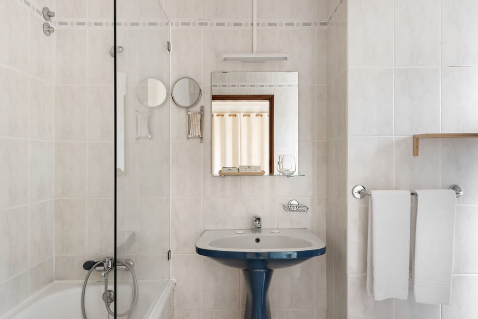 Shower, free toiletries, hair dryer