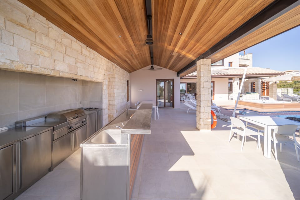 Villa Elea - Large BBQ with Bar Area