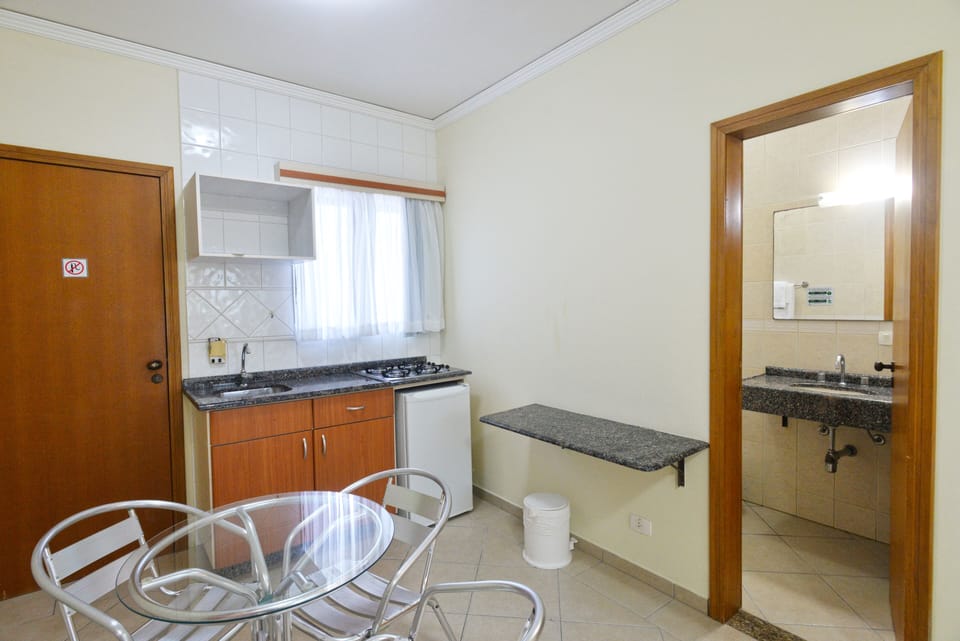 Traditional Suite | Private kitchen