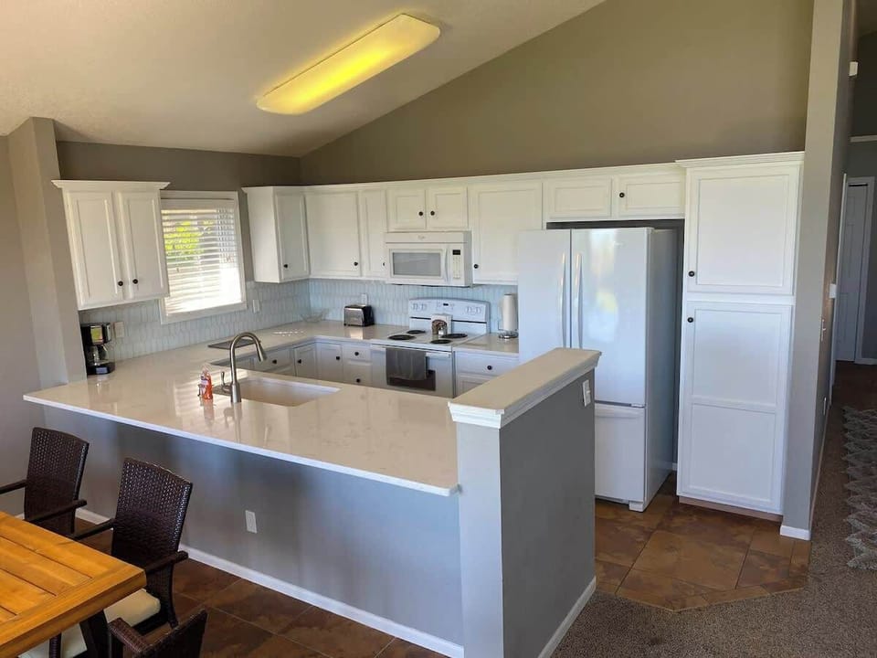 Newly remodeled kitchen in condo!