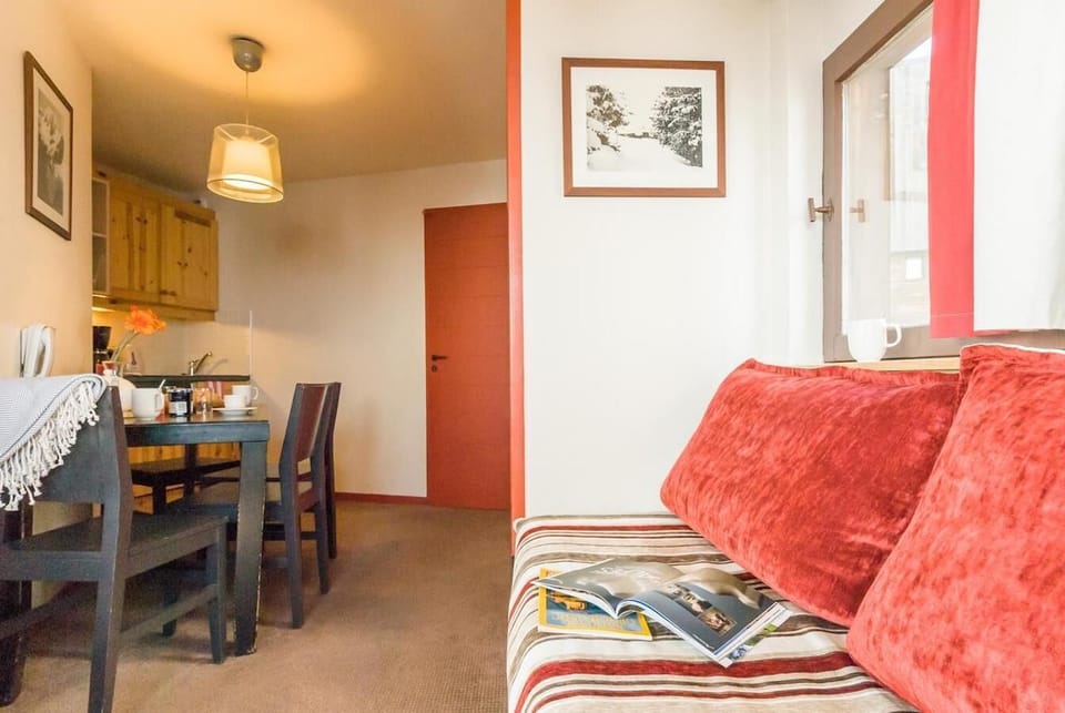 Basic Apartment, Ensuite, Mountain View (Appartement 702 ) | Living area