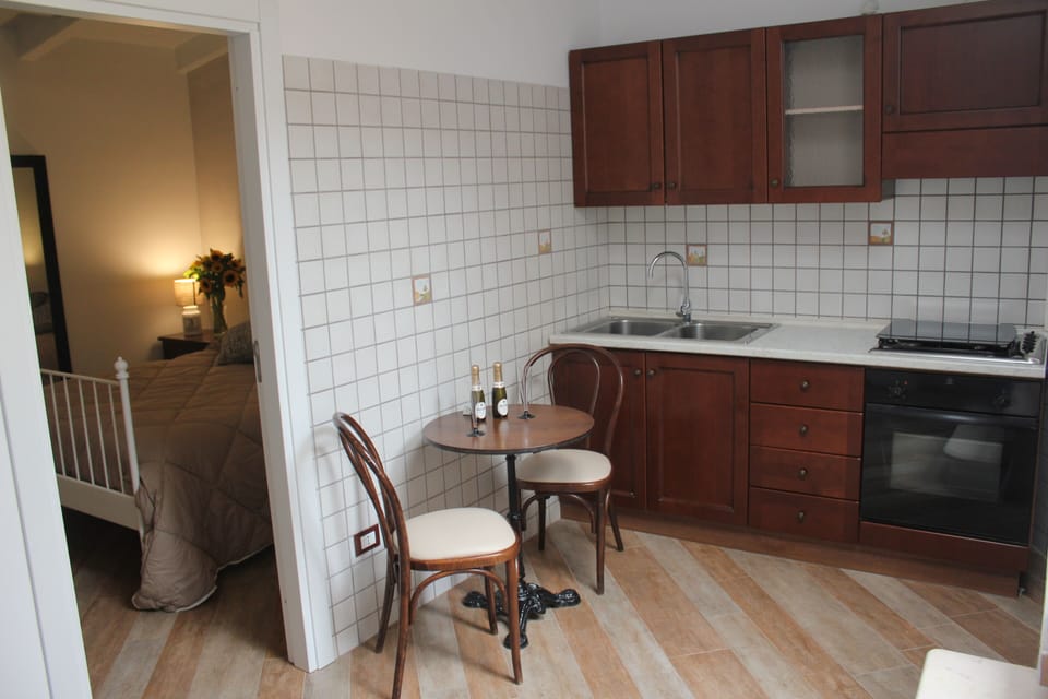 CAMERA MATRIMONIALE SUPERIOR | Private kitchen | Fridge