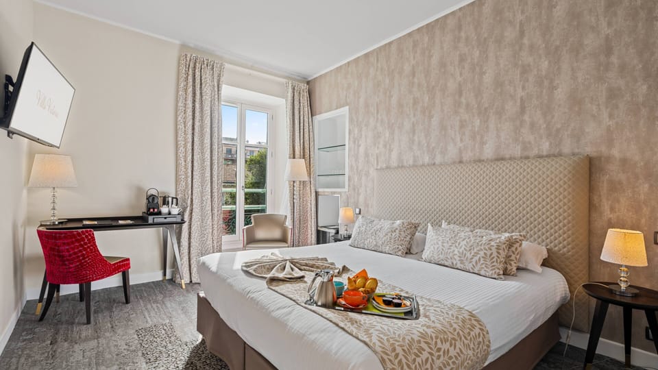 Superior Double Room, Garden View | Minibar, in-room safe, desk, soundproofing