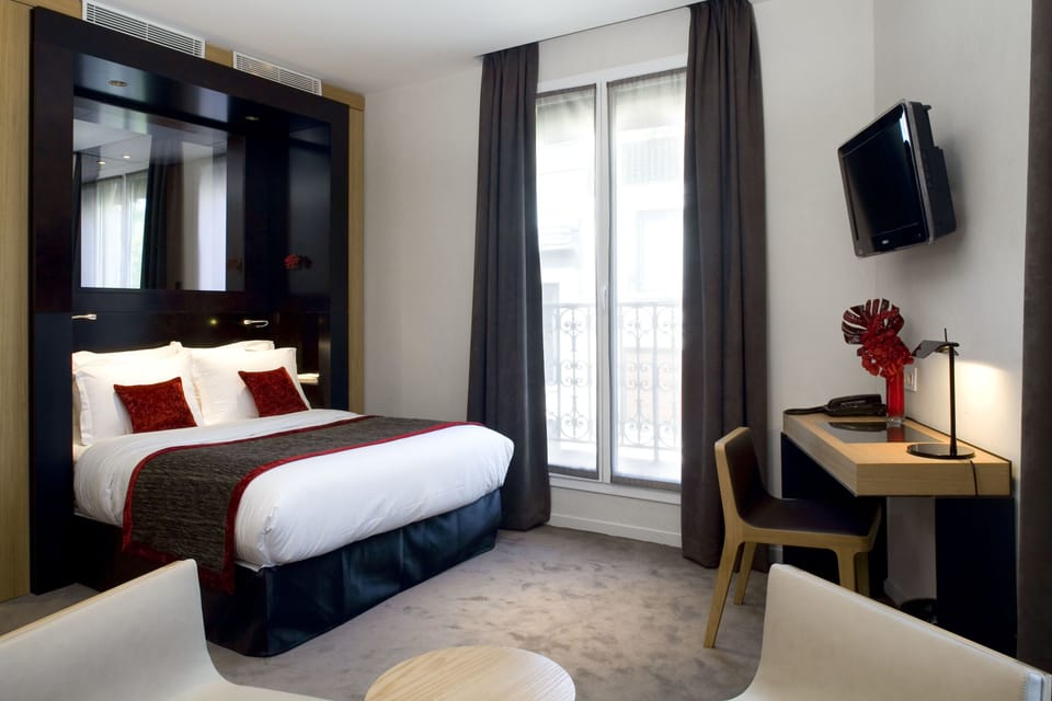 Deluxe Double Room | Premium bedding, minibar, in-room safe, desk