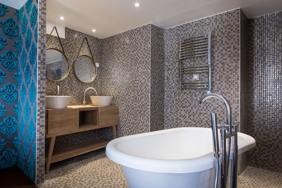 Premium bedding, pillowtop beds, in-room safe, individually decorated