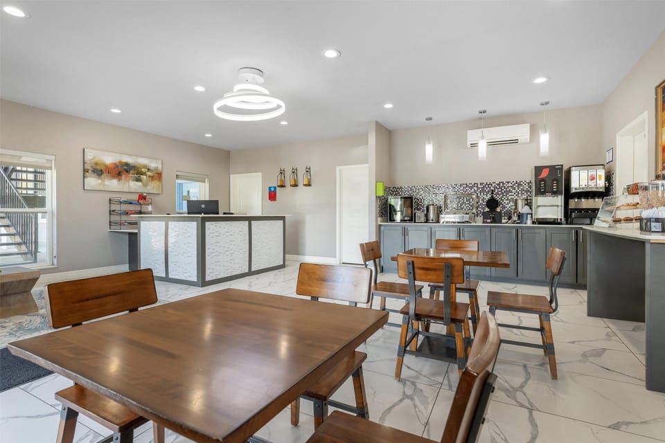 Free daily continental breakfast