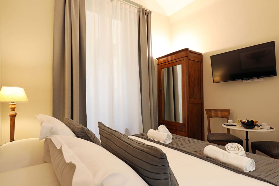 Superior Double Room | Free minibar, in-room safe, blackout drapes, iron/ironing board