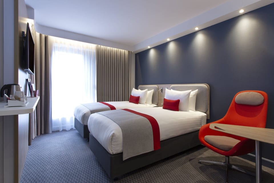 Standard Room, 2 Twin Beds (Free Hot Breakfast) | Desk, soundproofing, iron/ironing board, free WiFi