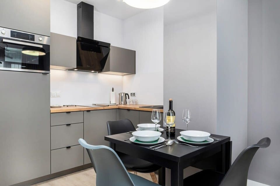 Modern, fully equipped kitchenette. 