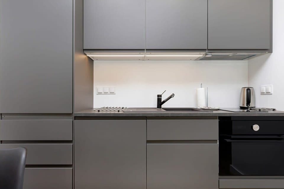 Modern, fully equipped kitchenette. 