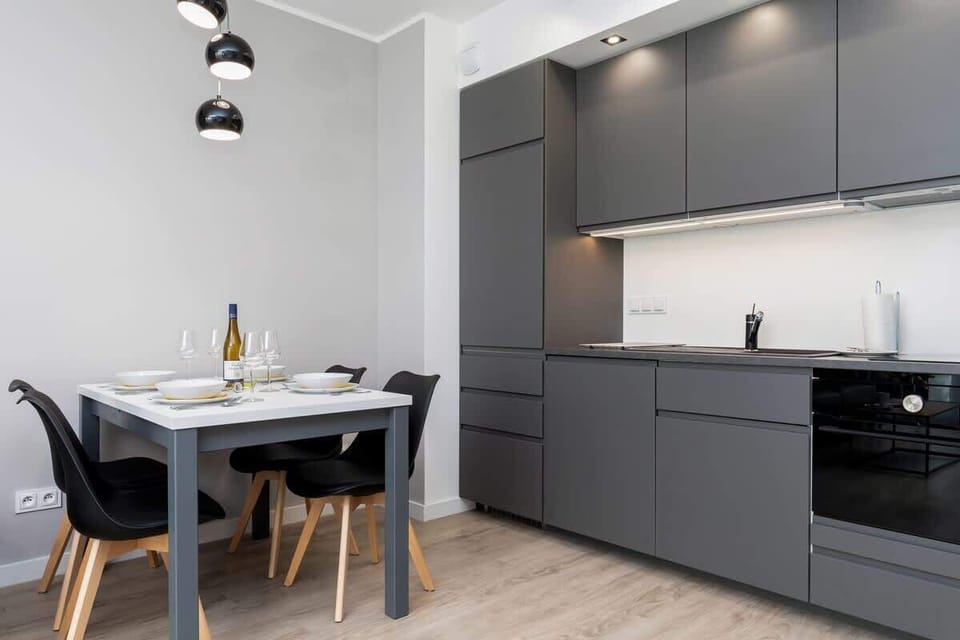 Modern, fully equipped kitchenette. 