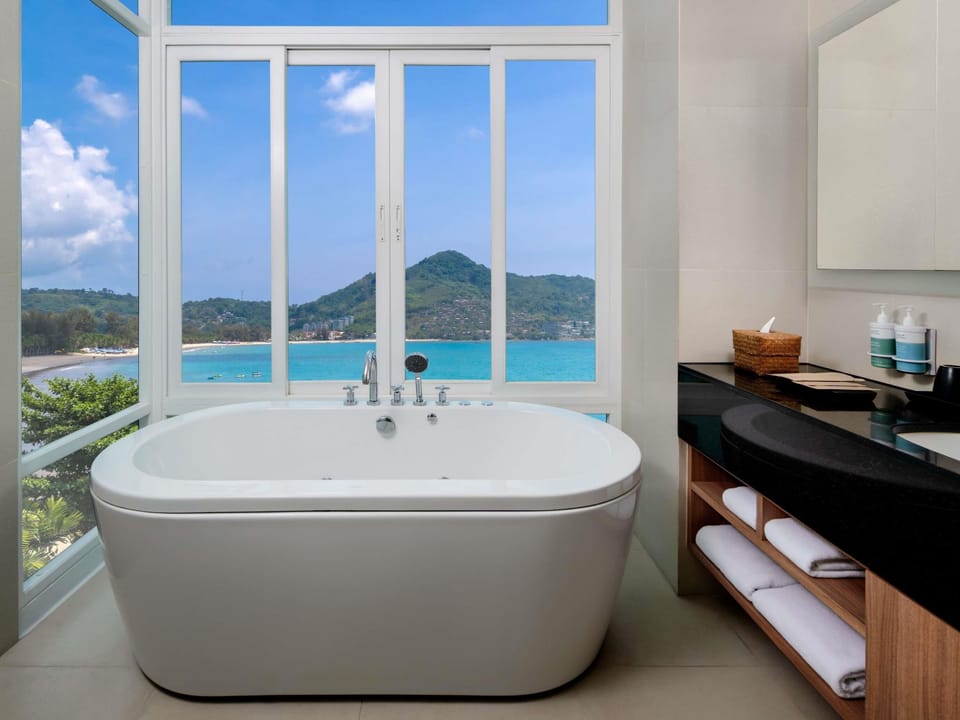 Villa (Ocean) | Minibar, in-room safe, desk, laptop workspace
