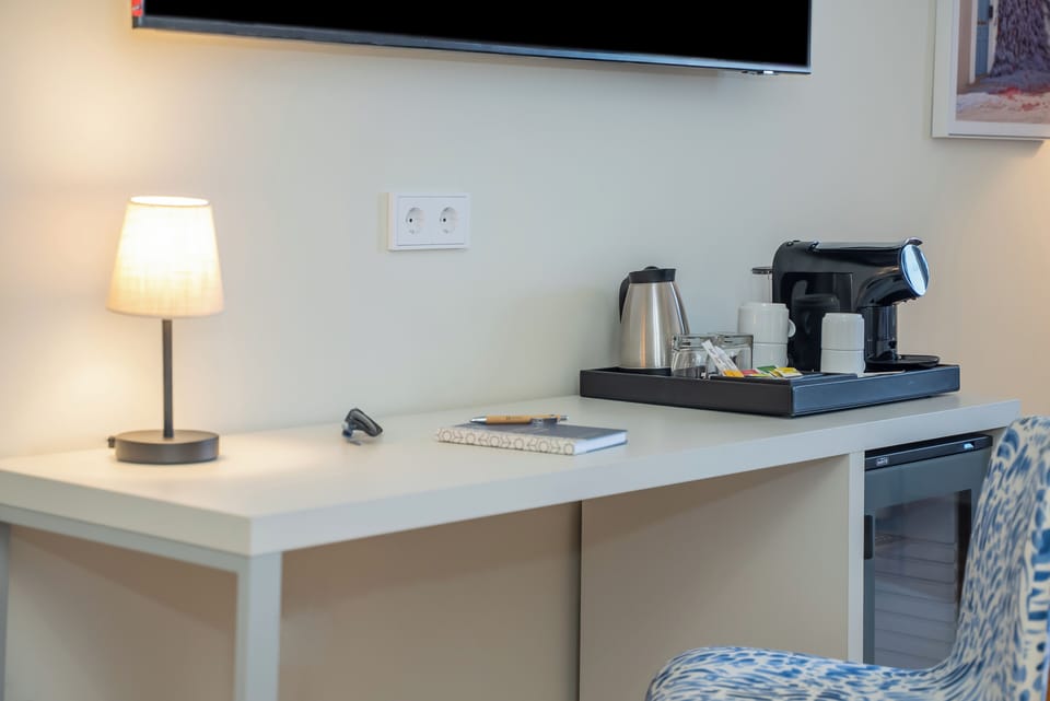 Deluxe Room, 1 King Bed, River View | Minibar, in-room safe, desk, blackout drapes