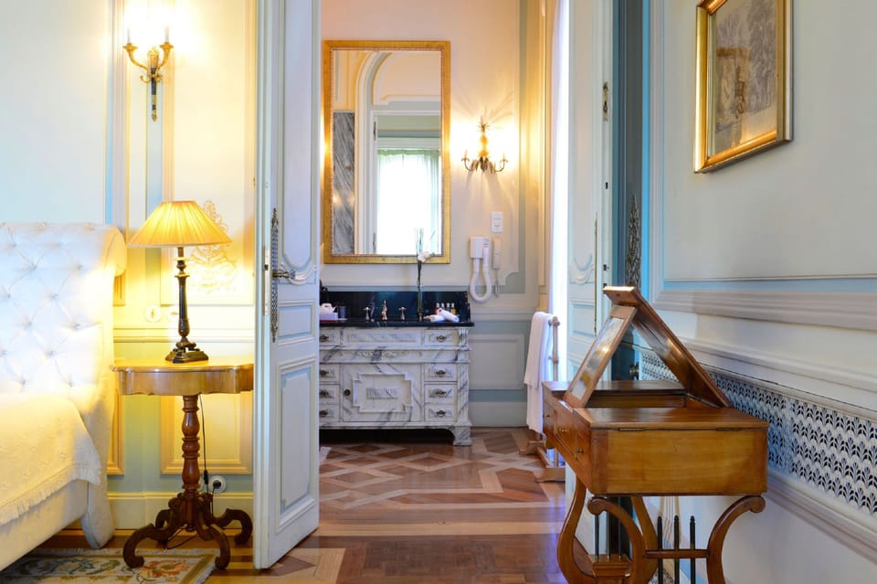 Royal Suite (Prince's Suite) | Minibar, in-room safe, desk, blackout drapes
