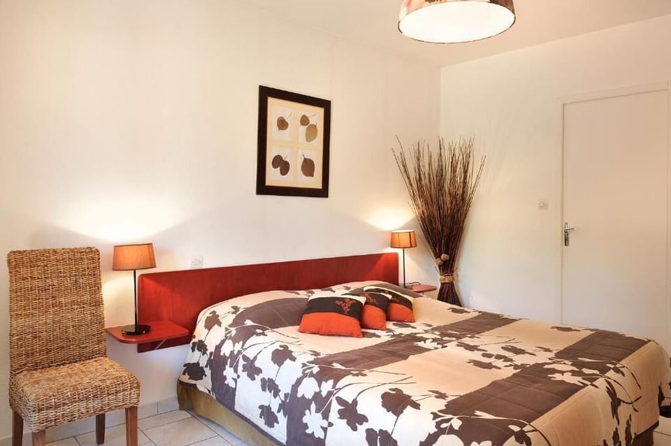 Premium bedding, in-room safe, soundproofing, rollaway beds